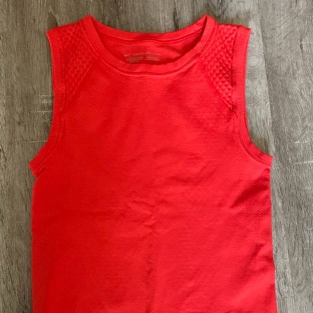 NIKE Tank Top - Medium